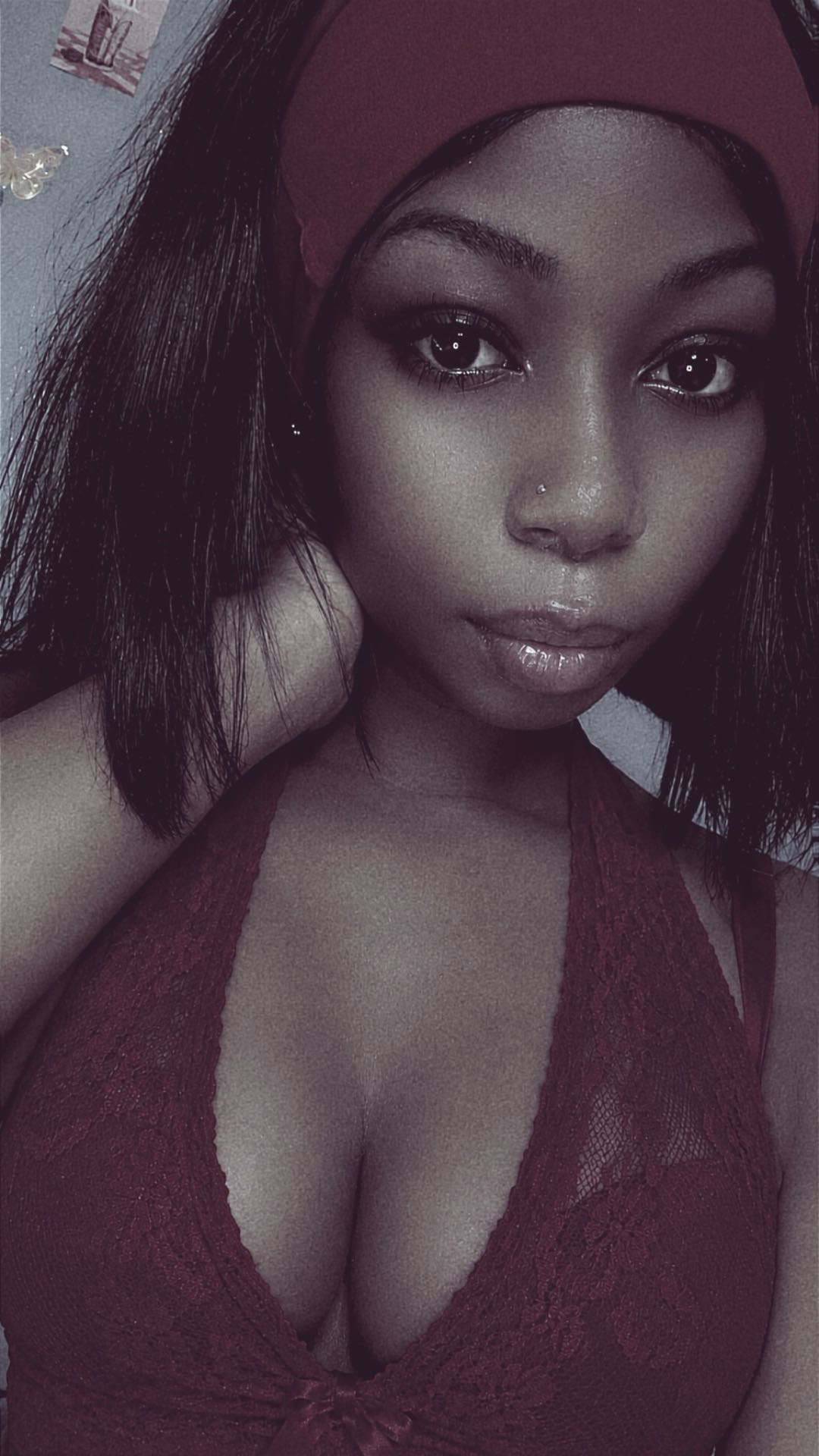Aisha from Ghana, chatting with strangers in Tochato online chat rooms