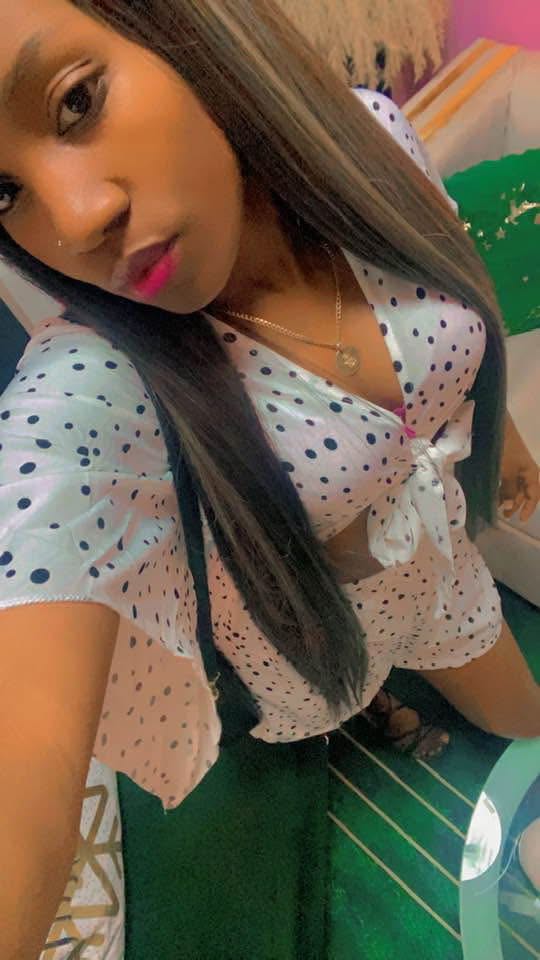 Waleska from Dominican Republic keeping a Tochato chat room safe and comfortable
