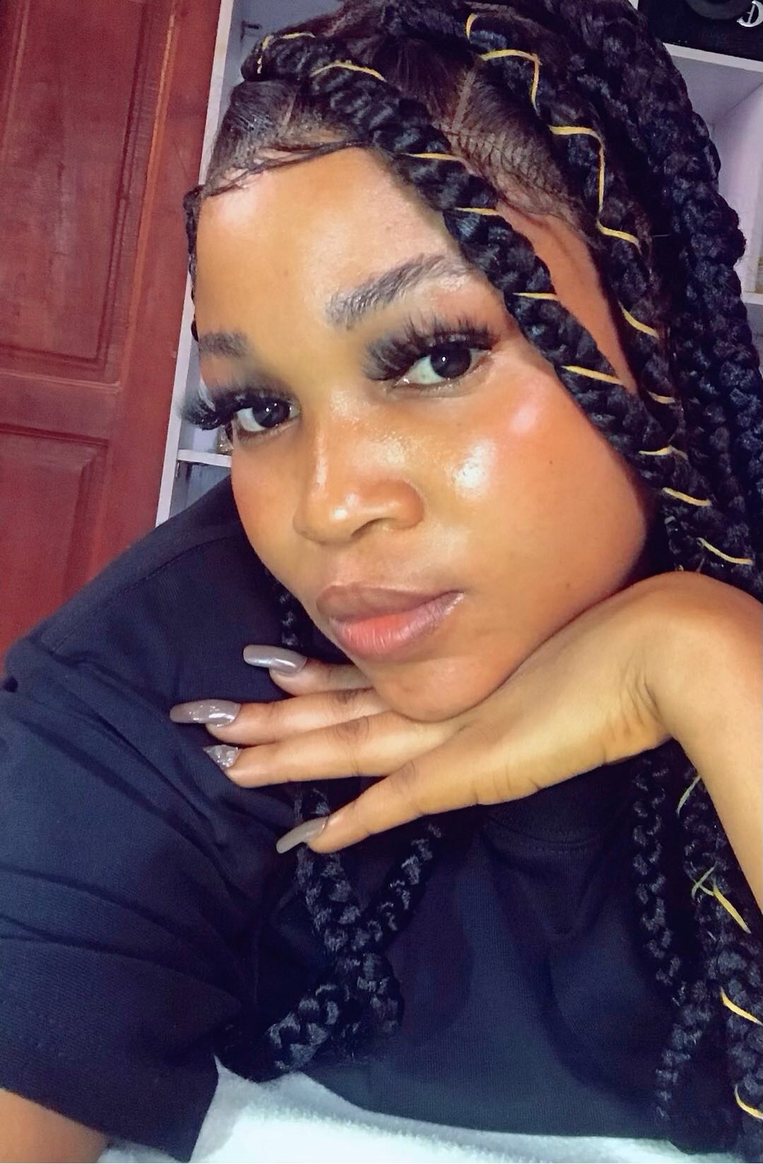 Adella from Nigeria, chatting with strangers in Tochato online chat rooms