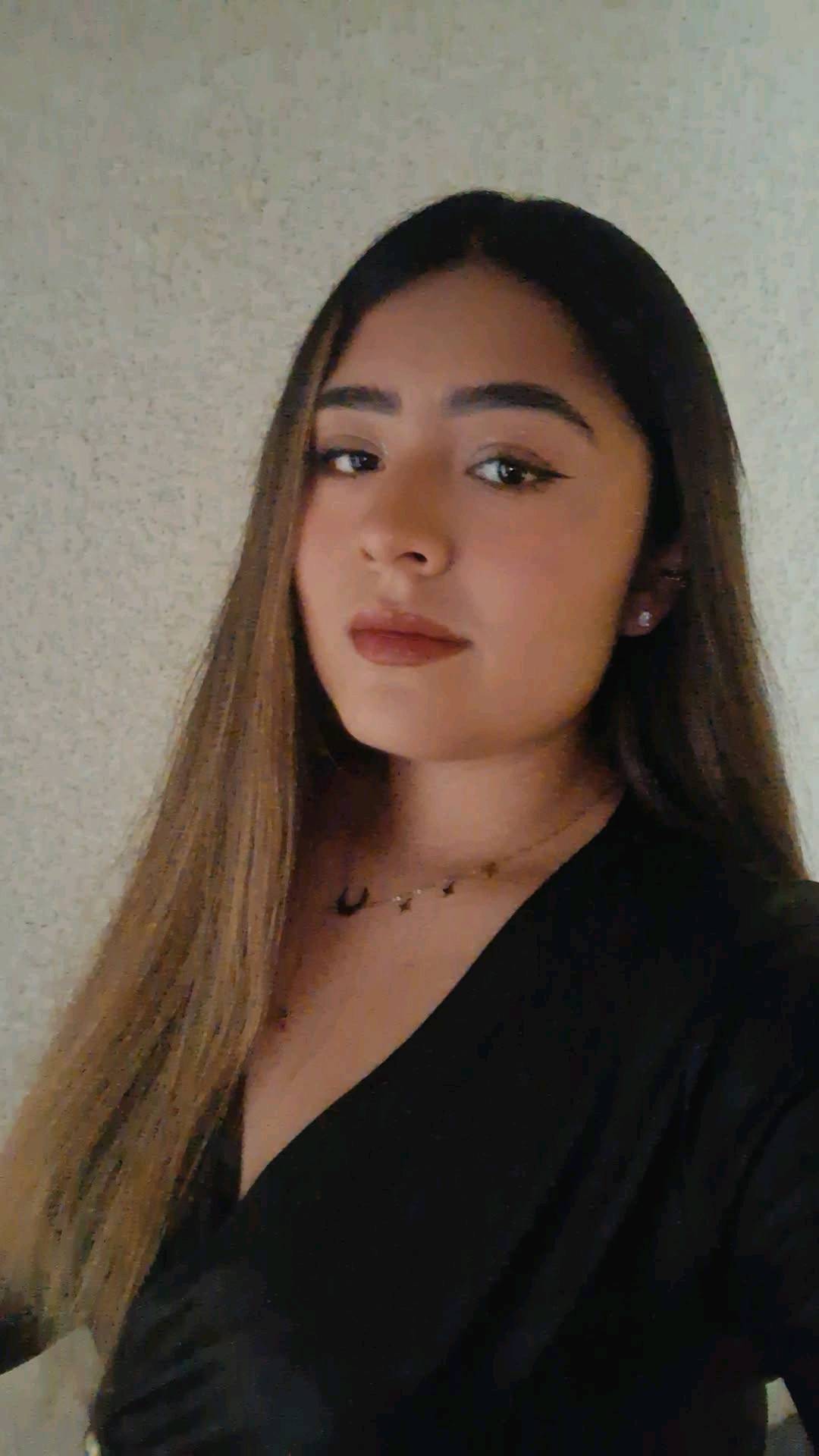Azul from Mexico — one of the people you can chat online with on Tochato